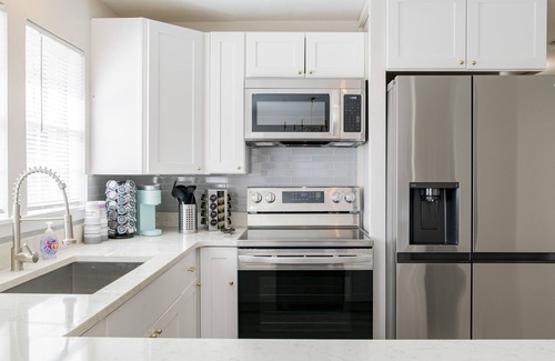 Mobile Casa | House in Mobile Newly Renovated! Quiet street & centrally located to interstate!