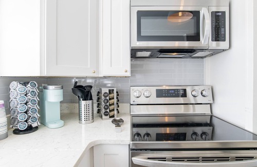 Mobile Casa | House in Mobile Newly Renovated! Quiet street & centrally located to interstate!