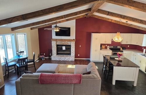 Hudson Casa | House in quiet country, near lakes, snowmobile trail access, close to state park