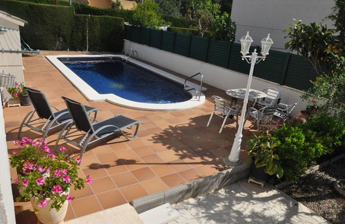 El Roc de Sant Gaieta Casa | Casa con pista de tenis y piscina privada en Roda de Bará