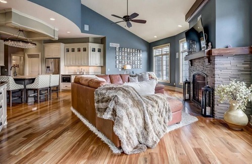 Summit Casa | House in Summit, WI Available for Rent