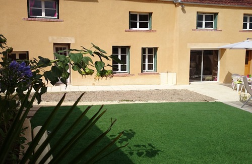Crezancy-en-Sancerre Casa | casa en los viñedos, 6/8 personas, piscina privada climatizada wifi, ropa de cama