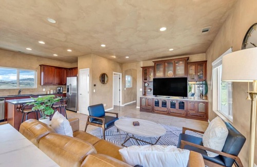 Greater Sacramento Casa | House In The Clouds!