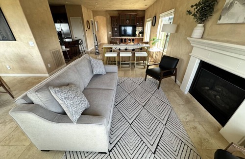 Greater Sacramento Casa | House In The Clouds!