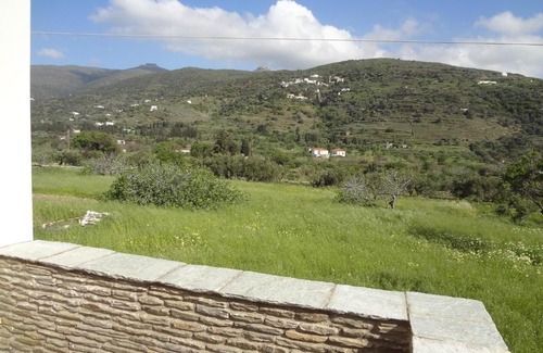 Megas Yialos-Nites Casa | House in the grass land.
