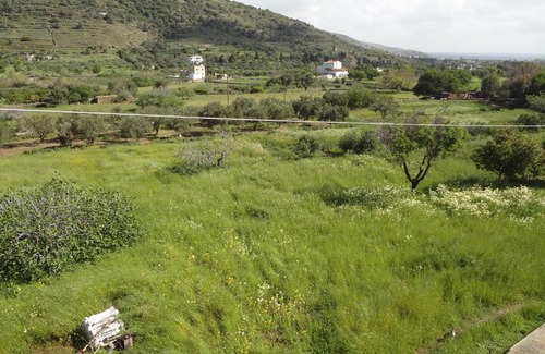 Megas Yialos-Nites Casa | House in the grass land.