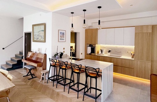 Notre-Dame Casa | House in the Heart of Versailles, Indoor Pool, Private Cinema, Gym