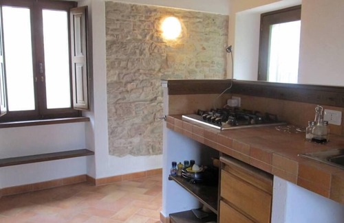 Piobbico Casa | En el PUEBLO MEDIEVAL, INDEPENDIENTE con JARDÍN al pie del CASTILLO DE BRANCALEONI