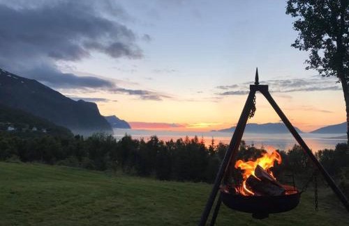Lyngen Casa | House in the heart of the Lyngen Alps with Best view