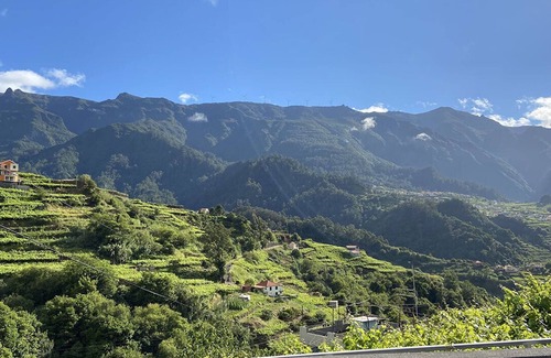Sao Vicente Casa | House in the Mountains With Garden