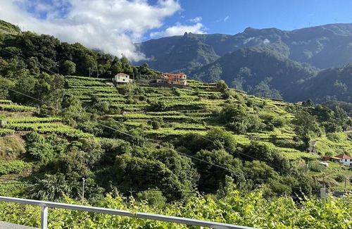 Sao Vicente Casa | House in the Mountains With Garden