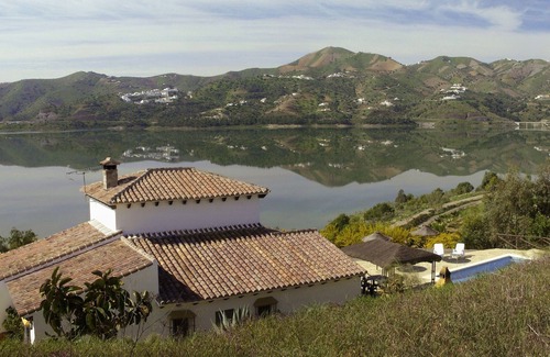 Viñuela Cabaña | Casa en el Pantano de la Viñuela con unas vistas inmejorables sobre el embalse