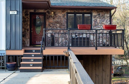 Lambertville Casa | House in the Tree Tops