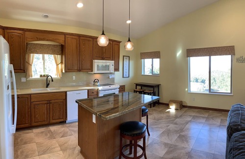 Kingman Casa | Casa en los árboles, a 5 millas de la autopista I-40, camino pavimentado, vida salvaje, vistas increíbles