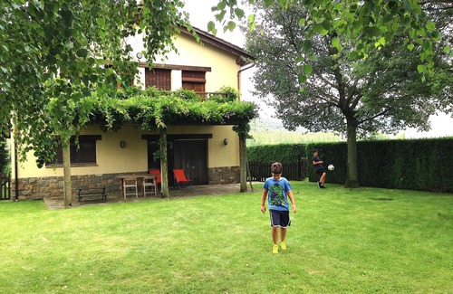 Joanetes Cabaña | casa en la vall d'en bas, cerca carril bici-piscinas gratis. Fantásticas vistas.