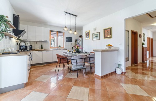 Nerezise Casa | House in the village