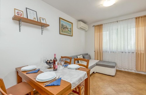 Ankaran Apartamento | House In The Vineyard - Happy Rentals