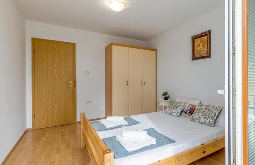 Ankaran Apartamento | House In The Vineyard - Happy Rentals