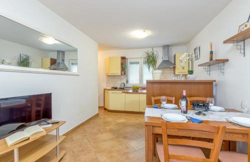 Ankaran Casa | House In The Vineyards - Happy Rentals