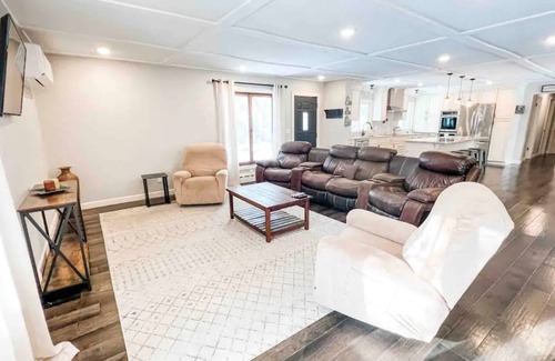 Lake Elmo Casa | House in the Woods -- relax or entertain in remodeled open floor plan