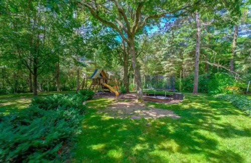 Lake Elmo Casa | House in the Woods -- relax or entertain in remodeled open floor plan