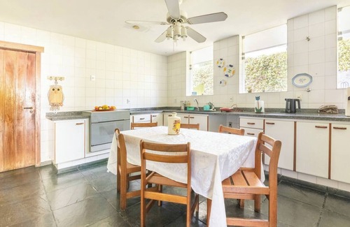 Lorena Casa | House in upscale neighborhood with barbecue and pool in Lorena-SP