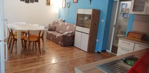 Necujam Casa | House Isabella