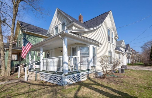 Lansing Casa | House Jerome| If only for a Knight
