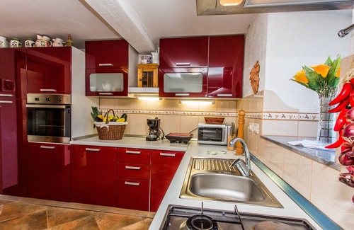 Kras Casa | 100 años de antigüedad, renovado, 3 dormitorios, casa de lujo en la isla de Krk.