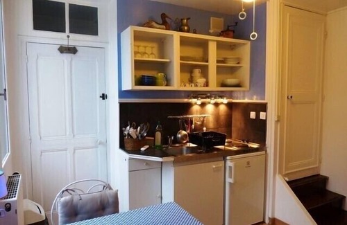 Gare-Jouvenet Cabaña | House like a cottage ( Gîte 4 people) with terrace in a garden close downtown