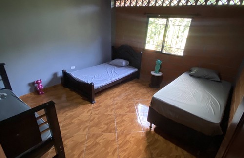 Cocorna Otro | House located in between a canyon in the mountains of Antioquia.