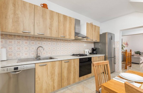 Mugeba Villa | House Max - encantadora casa de vacaciones con piscina privada, cerca de la playa