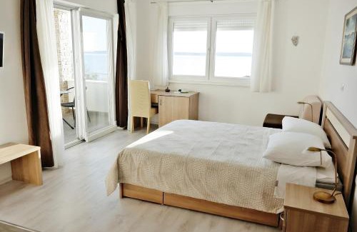 Rtina Casa | House Natali 70m from the beach - free EV top up