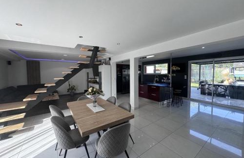 Saint-Mars-d'Outille Casa | House near Le Mans Circuit with Spa
