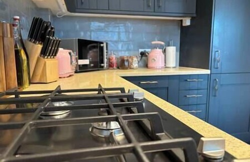 Shoreham-by-Sea Casa | House near the Beach with Hot tub, Sauna & Parking