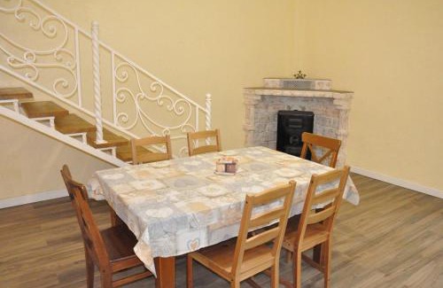 Hutteldorf Casa | House near to Schönbrunn - Free Parking - 24-7 Check in - 8 Person