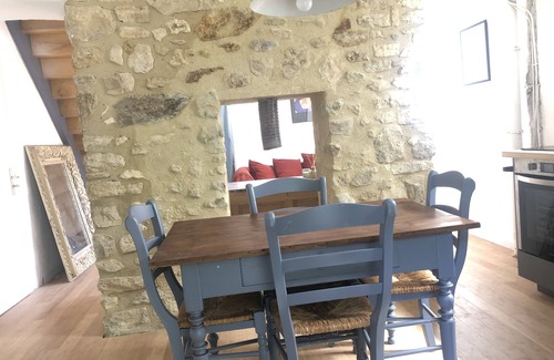 Euzet-les-Bains Casa | HOUSE, NEAR UZES, WITH GARDEN AND BOULECE COURT