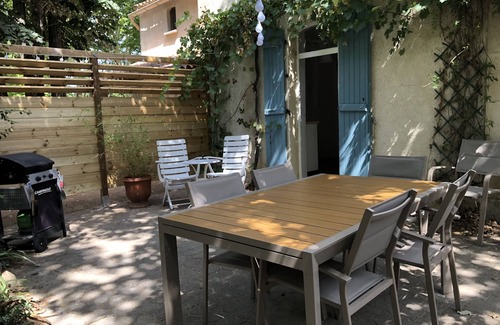 Euzet-les-Bains Casa | HOUSE, NEAR UZES, WITH GARDEN AND BOULECE COURT