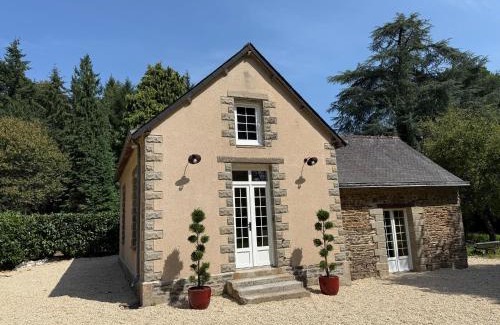 Vieux-Viel Casa | House Nestled in the Forest