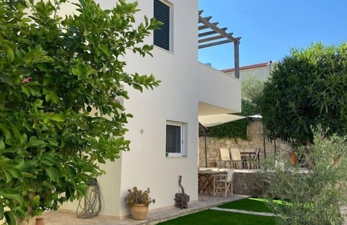 Kournas Casa | House next to the lake, close to the sea: STO FANOU