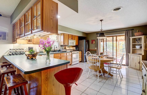 Winooski Casa | 'House of Art' Group Escape By Parks & Lake!