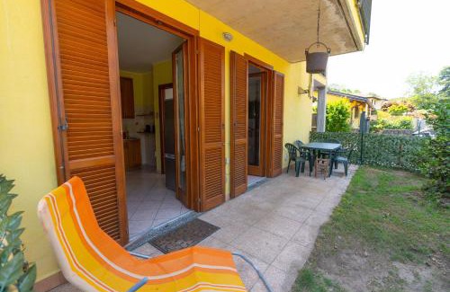 Besozzo Apartamento | House of Camellias - Ground Floor with Garden