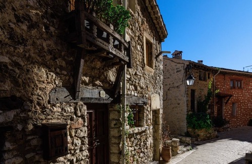 Tourrettes-sur-Loup Casa | Casa en el corazón de la villa medieval