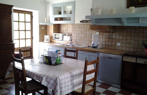 Louvie Juzon Casa | CASA DE CARÁCTER RESTAURADA COMPLETAMENTE ALGUNA COMODIDAD (wifi) EN EL OSO