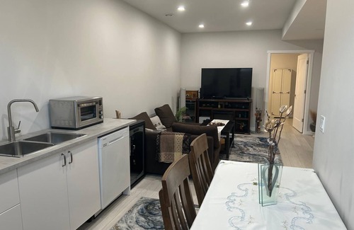 Southwest Calgary Casa | House of Comfort & Luxury