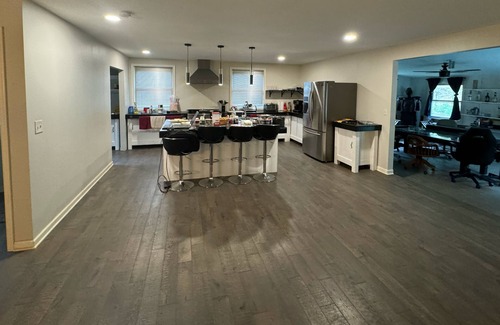 Kabletown Casa | House of Gunn: games, pets welcome