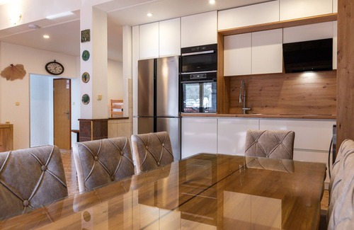 Srinjine Apartamento | Oz's Oasis Amplio apartamento con piscina privada y patio