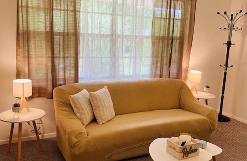 Crystal River Casa | House of Shells, beautiful garden, fenced yard, dog friendly, fire pit!