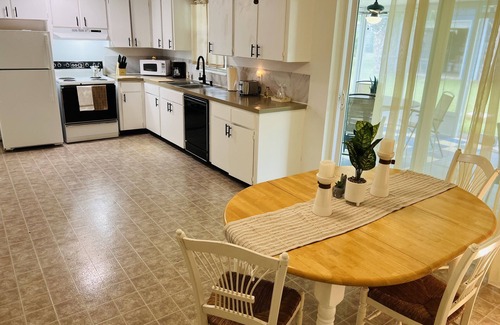 Crystal River Casa | House of Shells 🐚 Fenced yard, 🐶 friendly, 🔥 pit