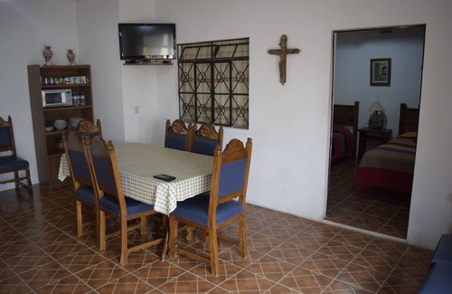 Centro Casa | CASA DE LA CRUZ EN EL CORAZON DE TEQUISQUIAPAN